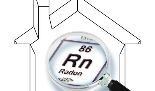 Haus das per Lupe auf Radon untersucht wird